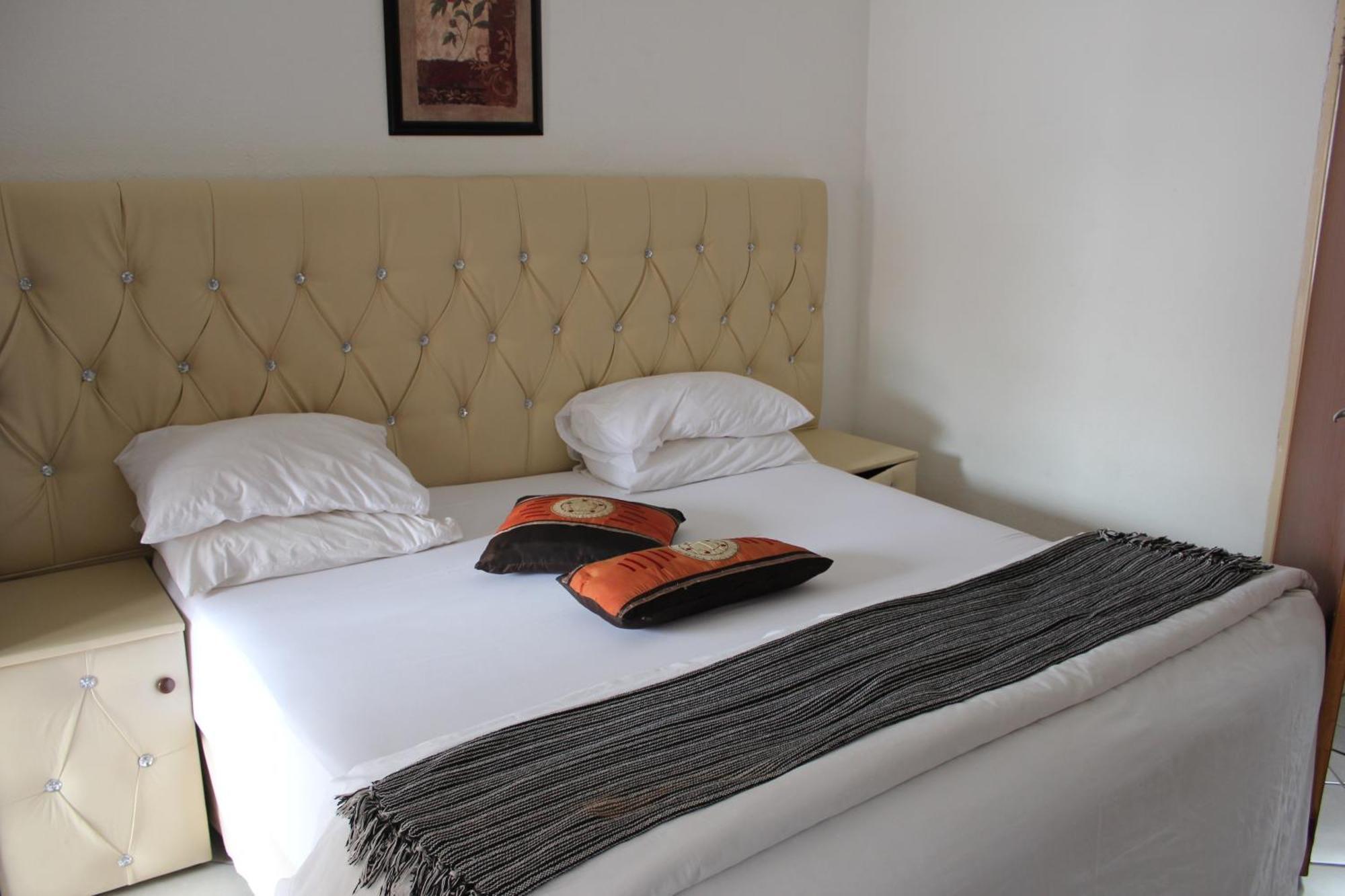 Tzaneen Guest House Bagian luar foto