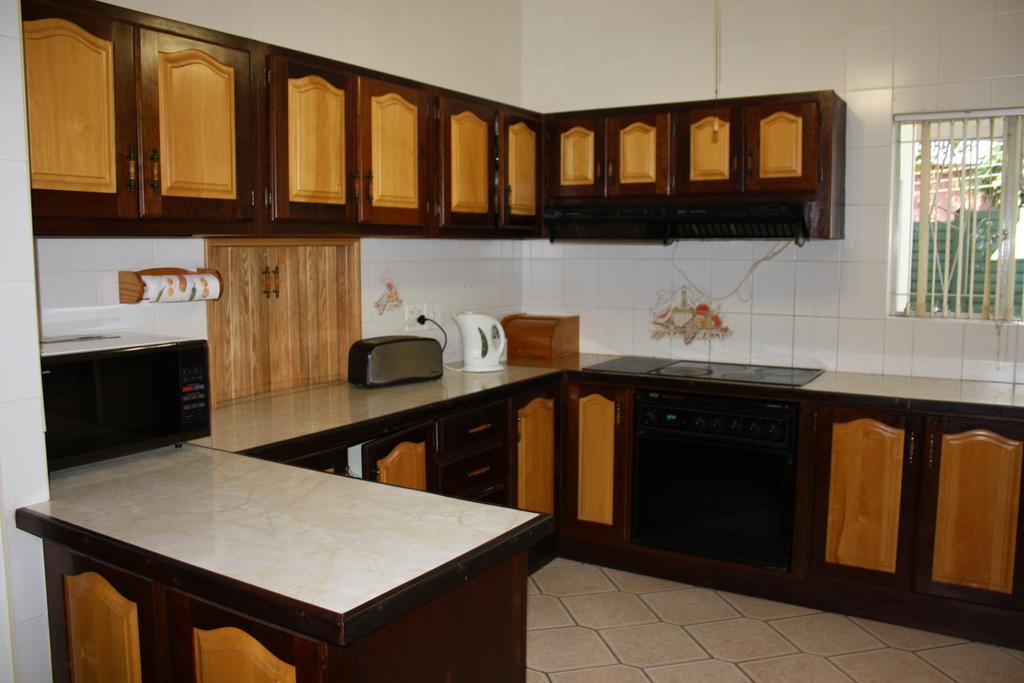 Tzaneen Guest House Bagian luar foto